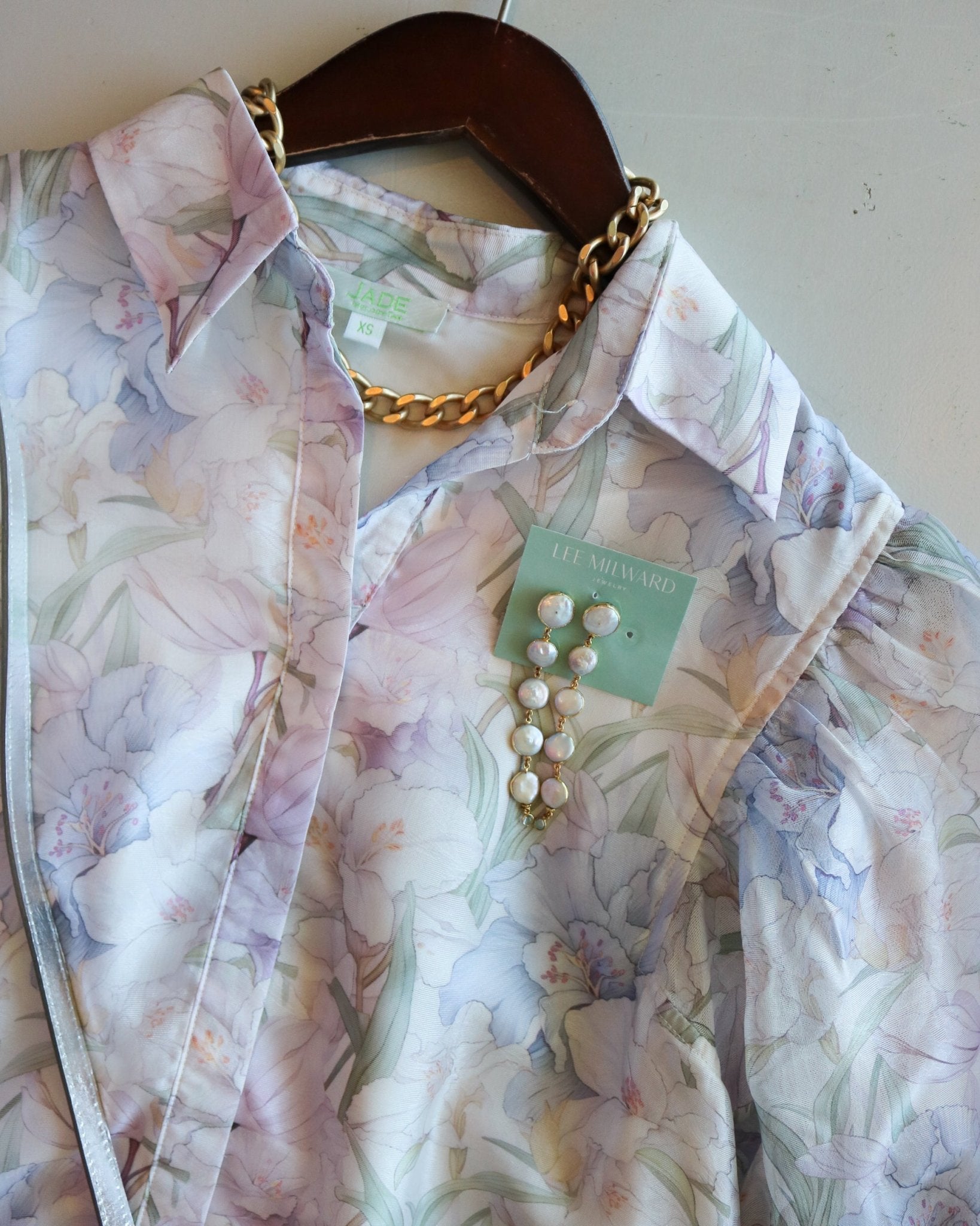 Lillies Puff Sleeve Blouse - Olive You BoutiqueJADE22994677C8023