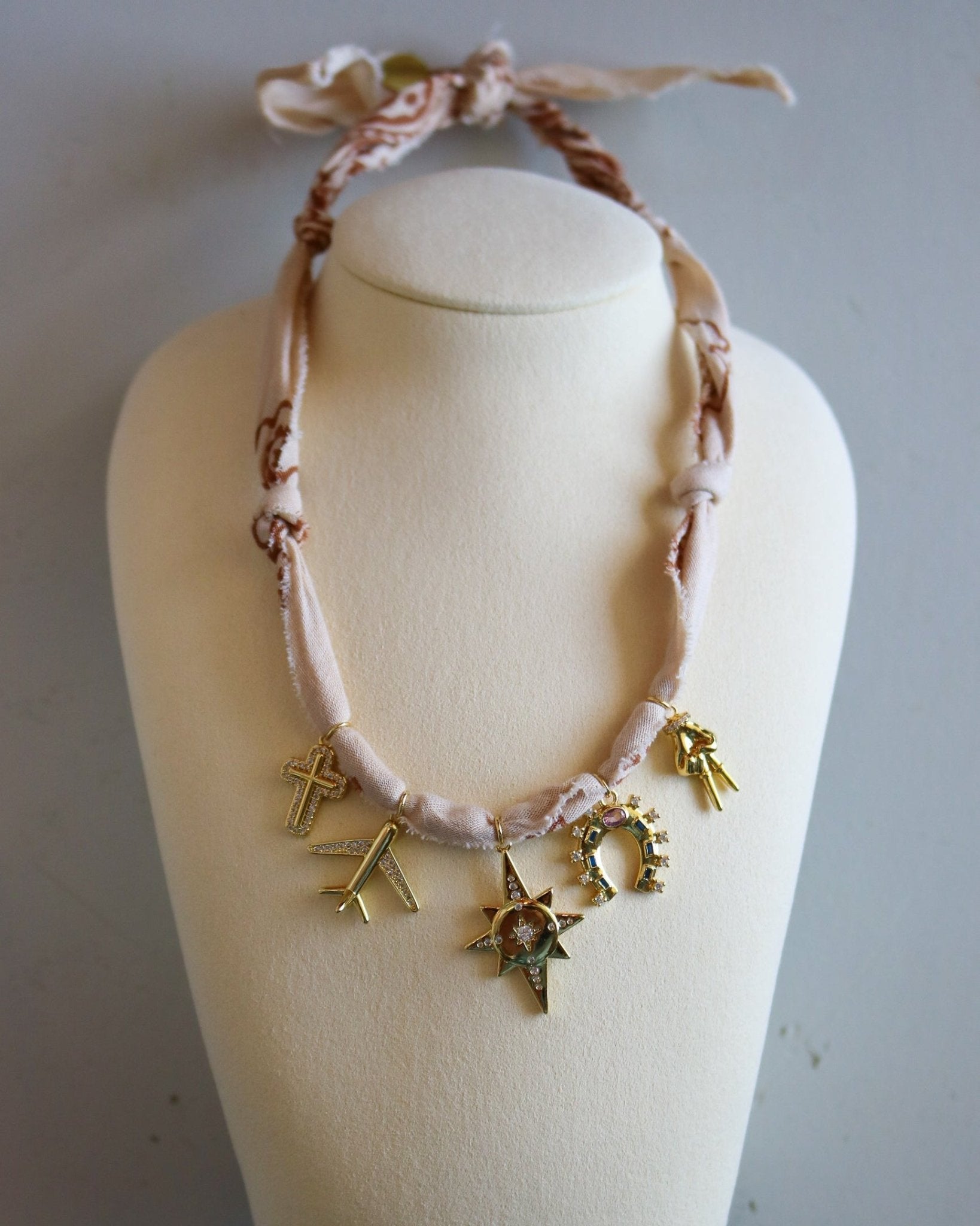 Desert Star 5 Charm Bandana Necklace - Olive You BoutiqueMANDRIANA235039DESERTBN5
