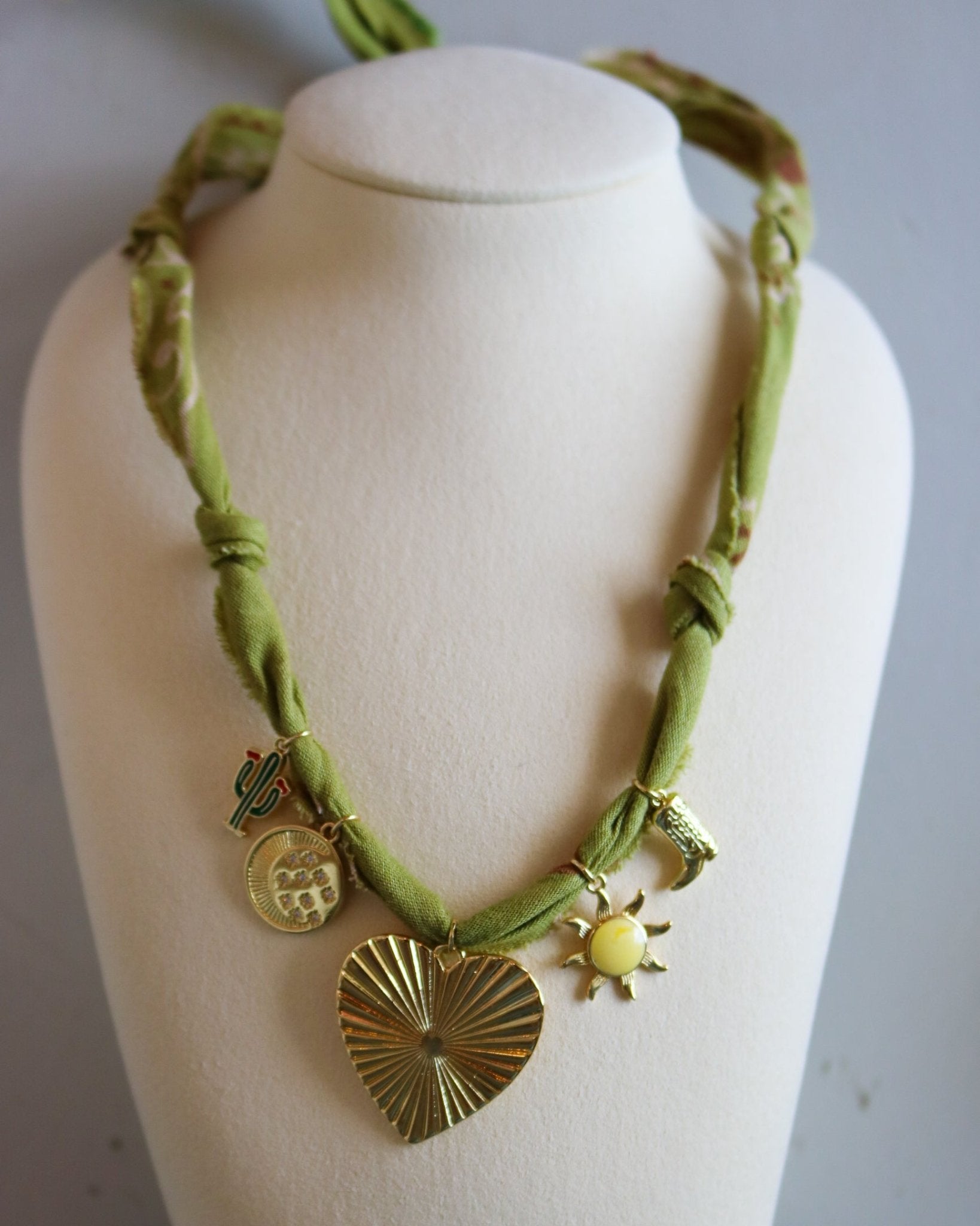 Cactus Bloom 5 Charm Bandana Necklace - Olive You BoutiqueMANDRIANA235042GREENBN5